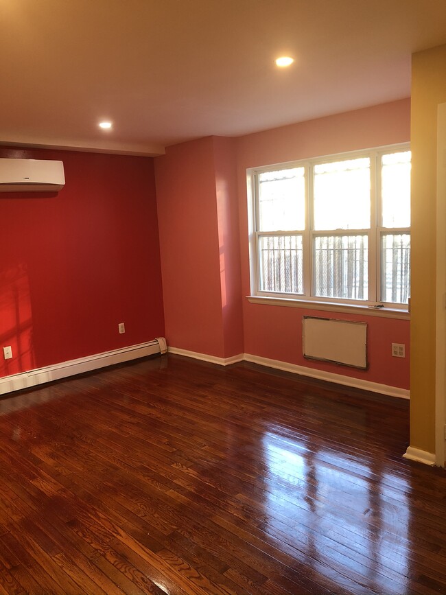 Foto del edificio - 170 Blake Ave