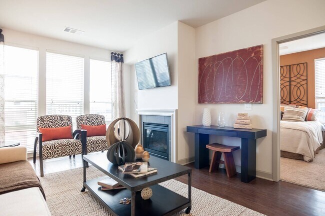 Building Photo - 900 S Broadway