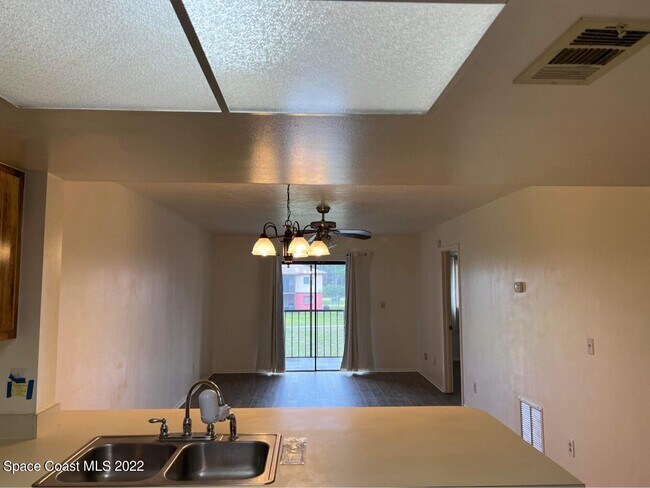 Building Photo - 1710 University Ln