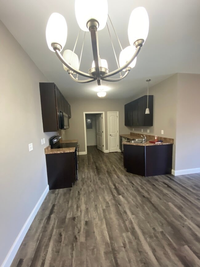 Building Photo - 6401 Brookfield Court Dr