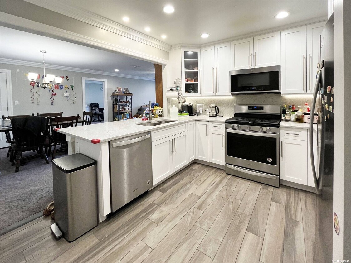 55 Westwood Dr Unit 88, Jericho, NY 11590 Condo for Rent in Jericho