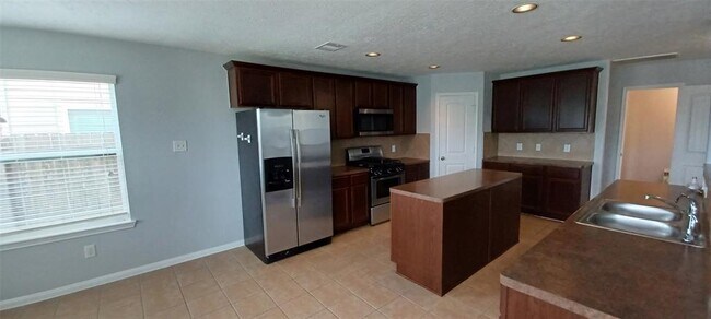 Building Photo - 10939 Brittan Leaf Ln