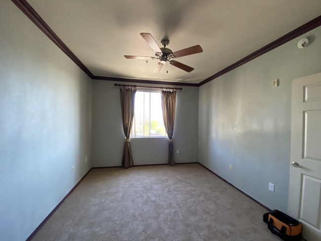 Master bedroom - 9820 N Central Ave