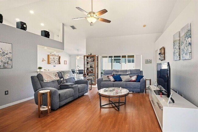 Foto del edificio - 7362 Beaumont Dr