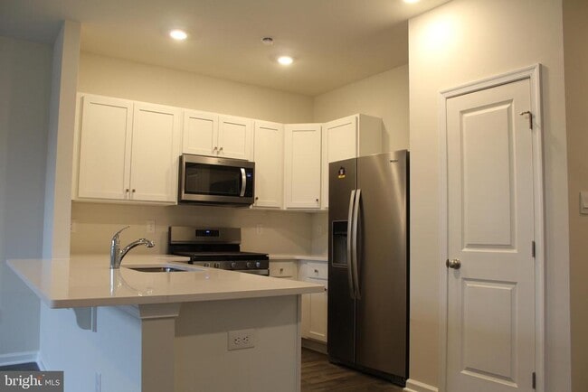 Building Photo - 157 Mazzeo Dr