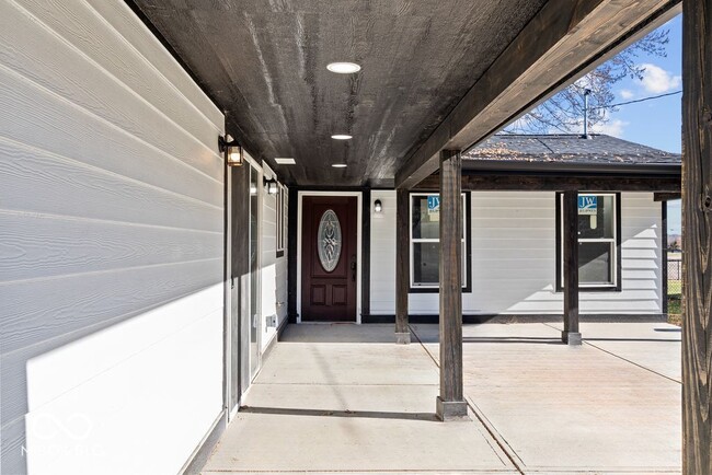 Building Photo - 804 S Albany St