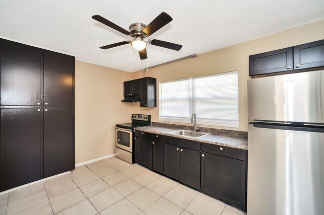 Foto del edificio - 1420 AVOCADO AVE #11