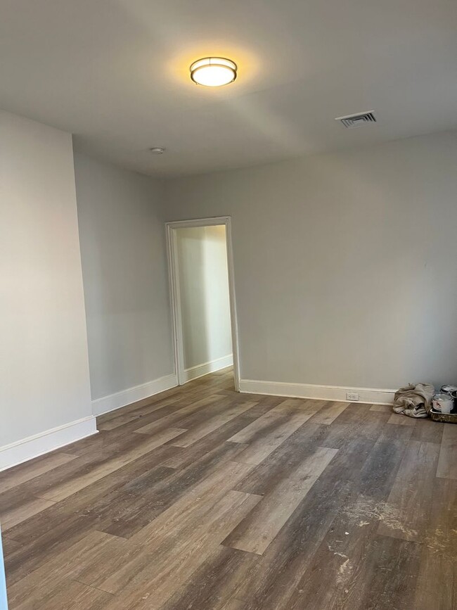 Building Photo - Newly remodeled 2br w off st parking laundry