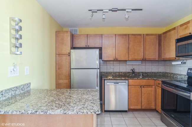 Foto del edificio - 655 W Irving Park Rd