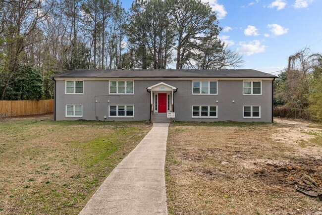 Building Photo - Experience Modern Living: Newly Renovated 1 Bed, 1 Bath Apartment Coming Soon!