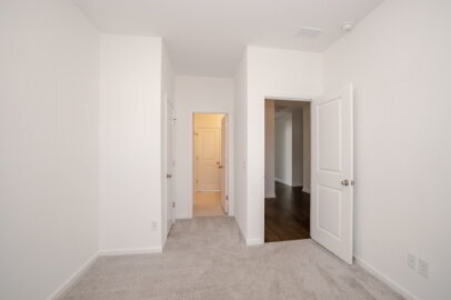 Foto del edificio - Spacious 4BR Single-level Home with Open Floor Plan & 2-Car Garage