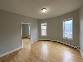 Building Photo - 139 Bowdoin St