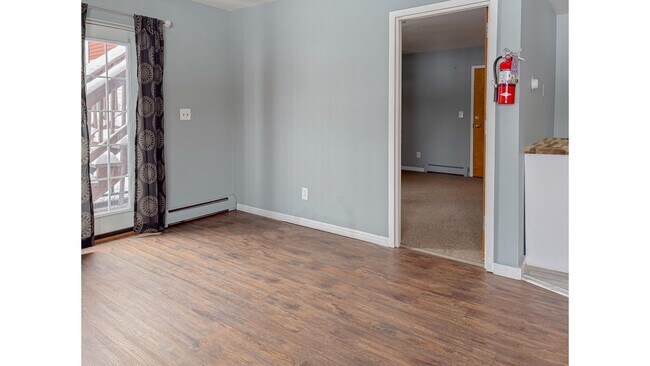 Foto del edificio - 3bed/3bath Renovated Townhome with Garage (Heat Included)