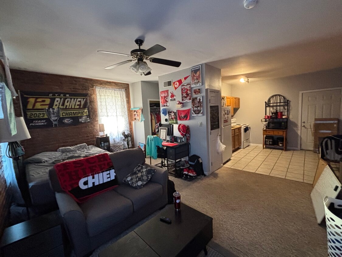 Foto principal - 111 E Culton St