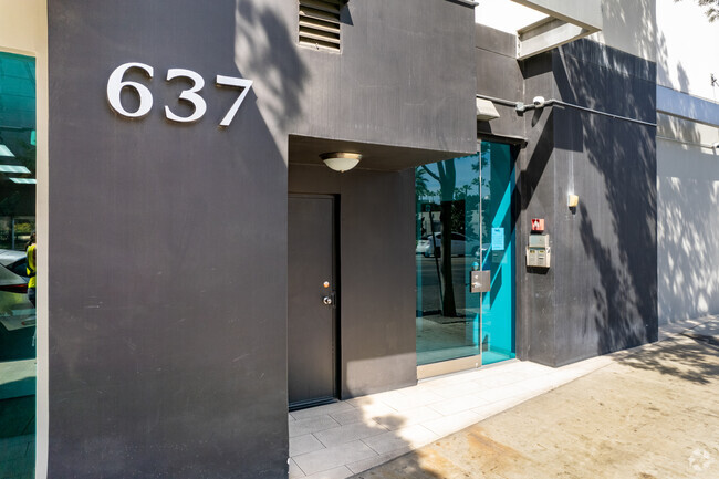 637 S Fairfax Ave - Wilshire Fairfax Condos