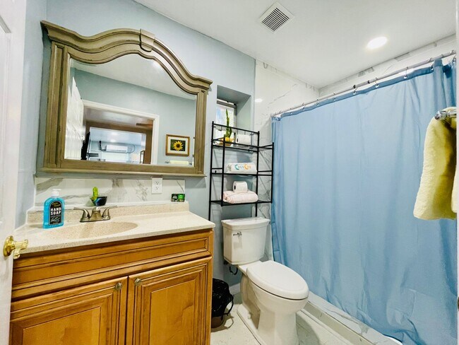 Foto del edificio - 5080 Wayside Dr