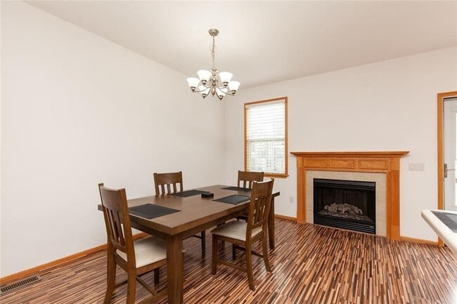 Building Photo - 1012 NE Kamies Ln