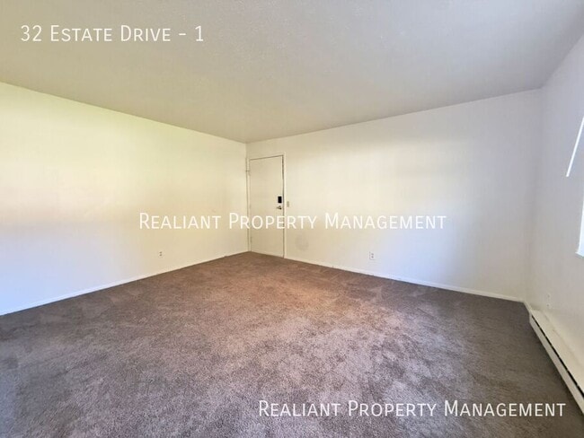 Foto del edificio - 32 Estate Dr