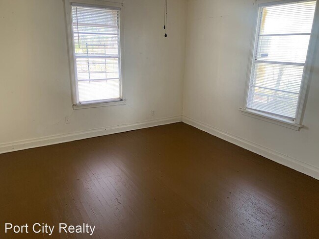 Building Photo - 2 br, 1 bath House - 3256 Midway Ave
