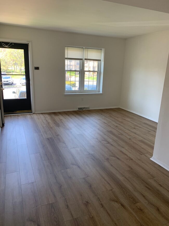 Building Photo - 107 Rutledge Ct