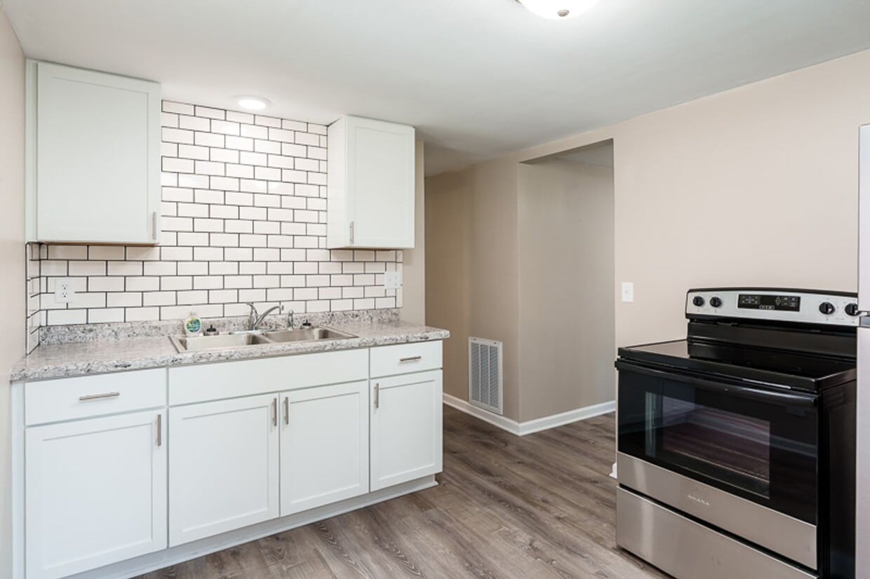 Primary Photo - One Bedroom One Bathroom Home in South Bel...