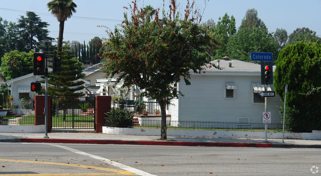 Foto del edificio - 1670 Colorado Blvd