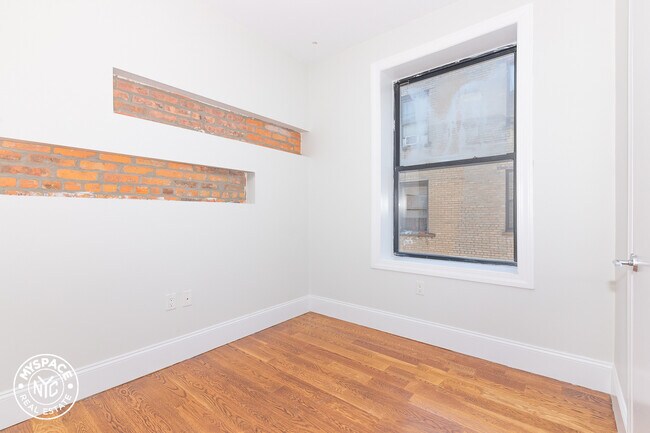 Building Photo - 1625 Putnam Ave