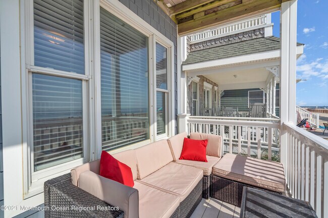 Building Photo - 369 Beach Front