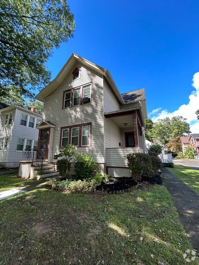 Building Photo - 205-207-207 Berkeley St