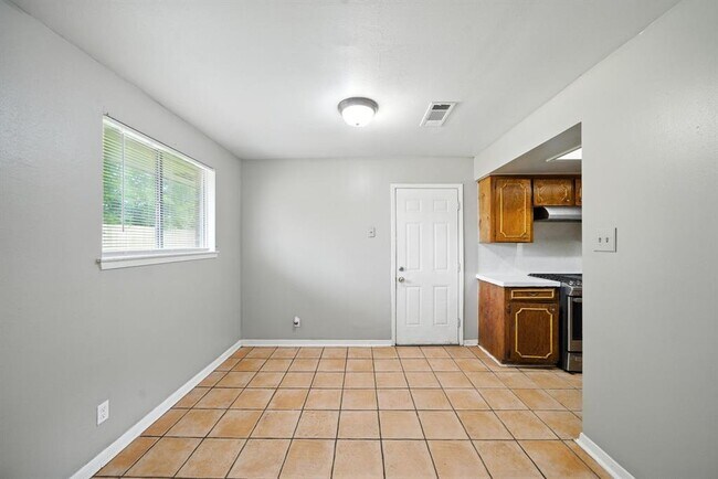 Building Photo - 9015 Ivy Spring Ln