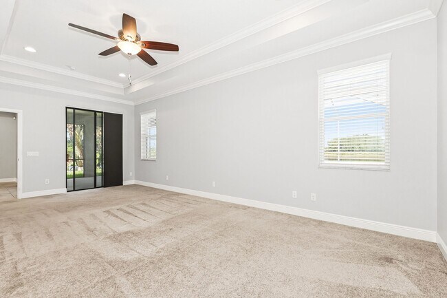 Foto del edificio - 19367 Long Lake Ranch Blvd