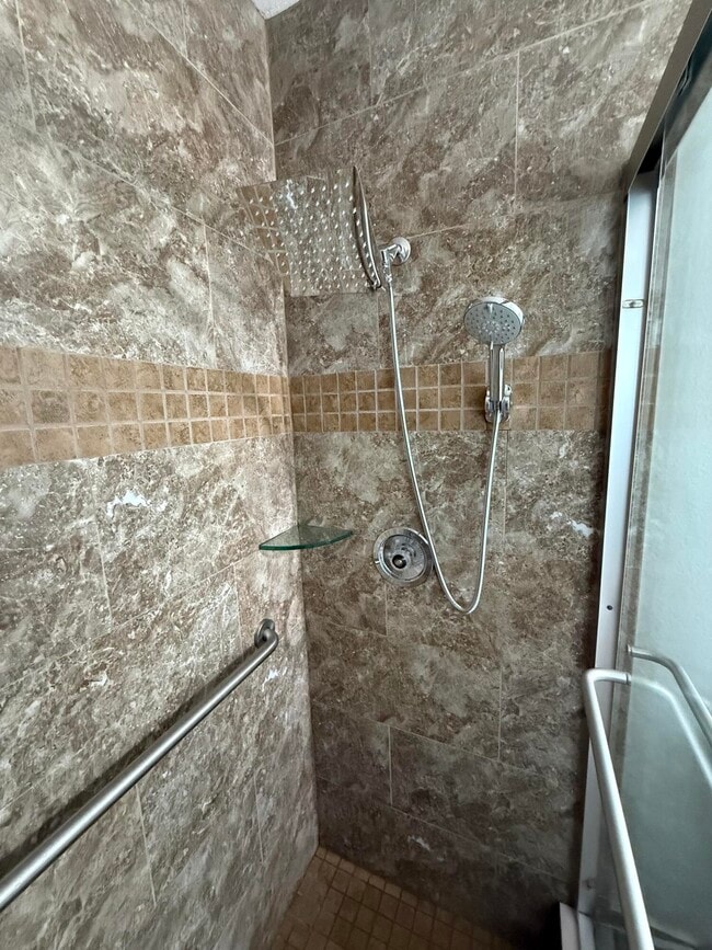 Foto del edificio - 6388 Whispering Wind Way