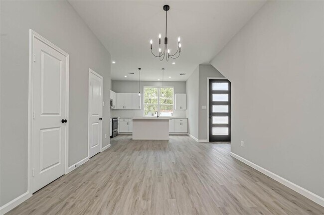 Building Photo - 7033 Goforth St