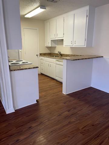 WON'T LAST. PET FRIENDLY, SINGLE-LEVEL TOWNHOME OFF HULEN, FENCED-IN YARD. PET-FRIENDLY, MOVE-IN ... - WON'T LAST. PET FRIENDLY, SINGLE-LEVEL TOWNHOME OFF HULEN, FENCED-IN YARD. PET-FRIENDLY, MOVE-IN ...