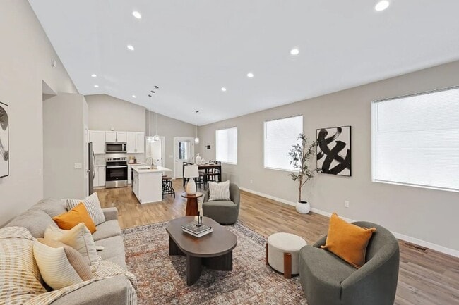 Foto del edificio - Modern Updates Meet Classic Charm in This ...