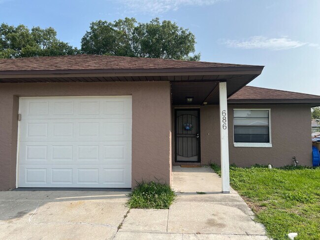 Building Photo - 686 Royalty Ct