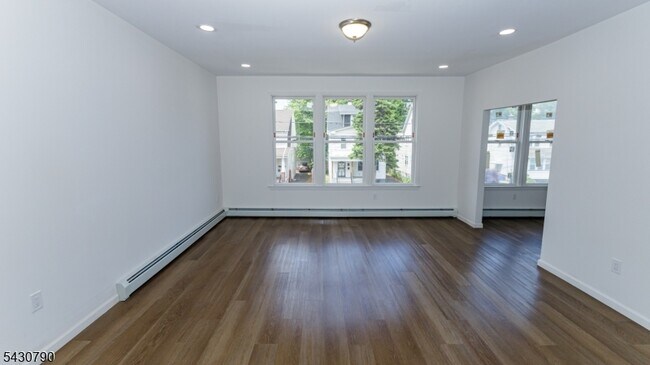 Foto del edificio - 182 Ellery Ave
