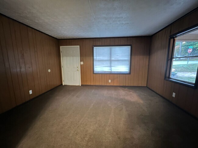Building Photo - Brick Home Located on large corner lot