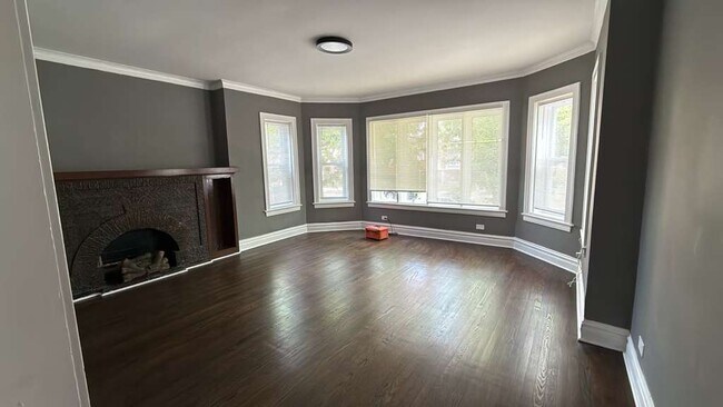 Foto del edificio - 8210 S Marshfield Ave