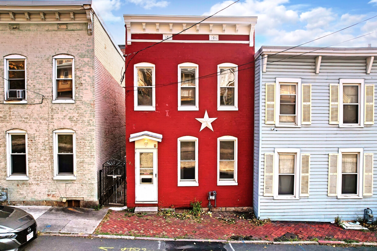 Primary Photo - 329 Bedford St