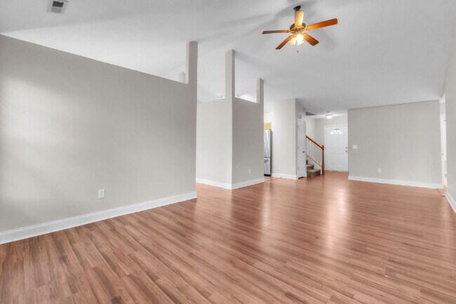 Building Photo - 3BR/2BA Home in Tyger Pointe with Bonus Room & Fenced Yard!