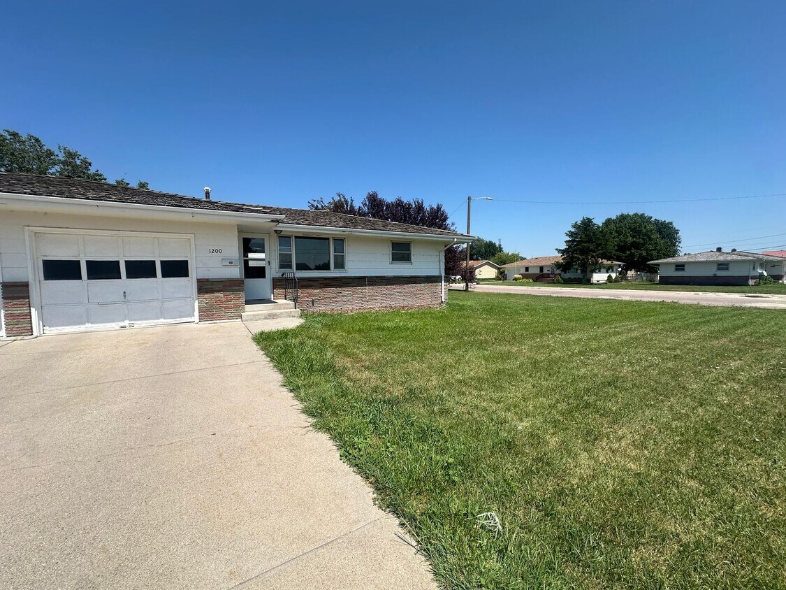 Primary Photo - 1200 J St