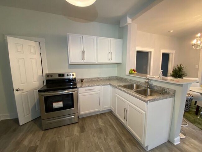 Building Photo - Cute 2 Bedroom Bungalow Coming Soon