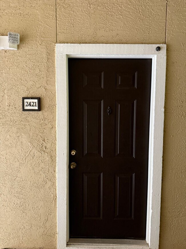 Foto del edificio - 4053 Crockers Lake Blvd