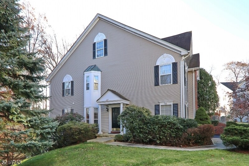 Primary Photo - 13 Minuteman Ct
