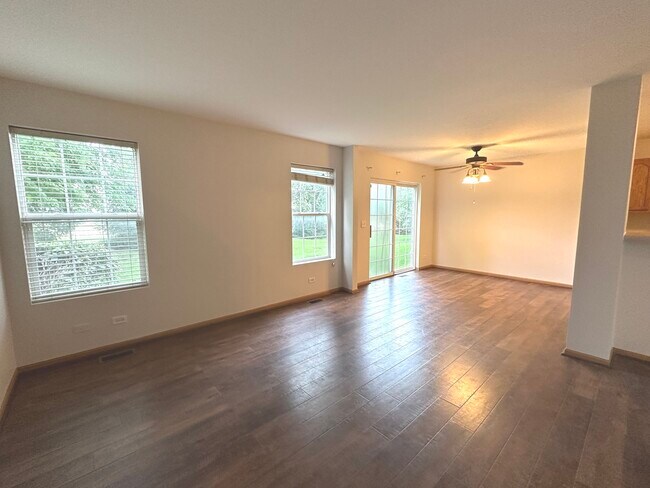 Foto del edificio - 2341 Stoughton Cir