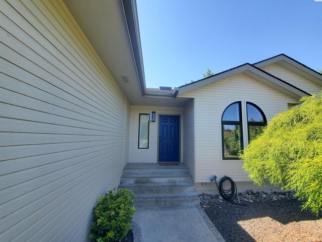 Building Photo - North Richland For Rent