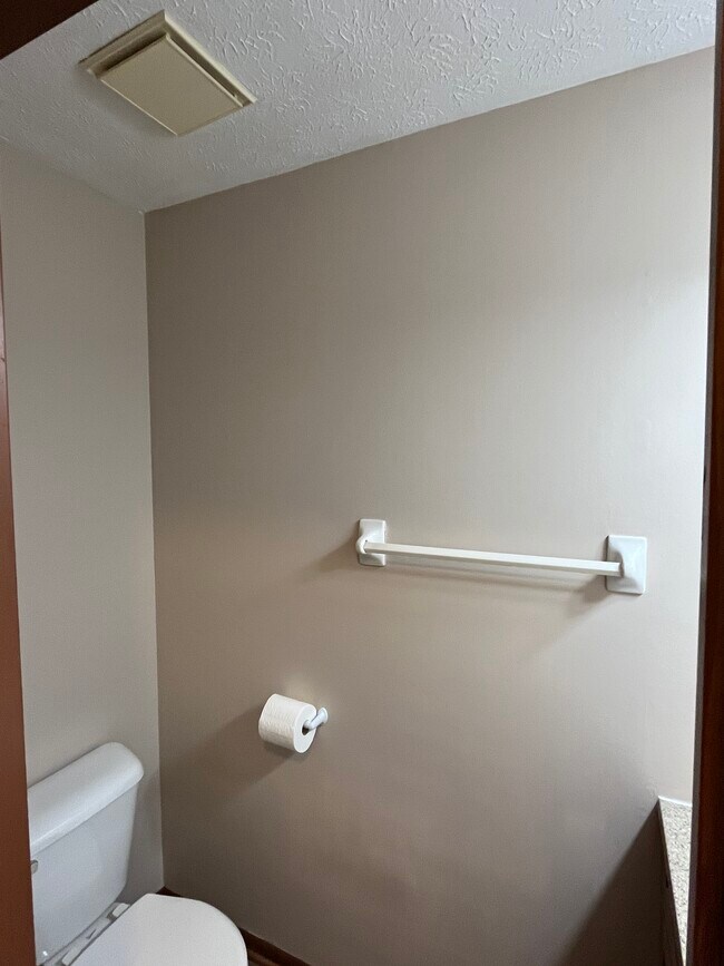 Building Photo - 1871 N Lakeman Dr