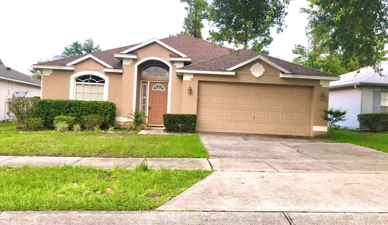 Primary Photo - WELCOME HOME! MOVE IN NOW! Spacious 3 Bedr...