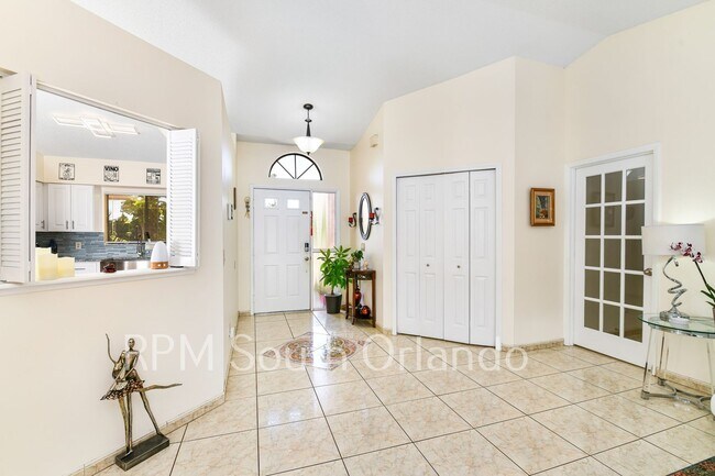 Foto del edificio - 4 Bedroom, 2 bathroom, 2 car garage, pool, backyard, close to Universal Studios and International...